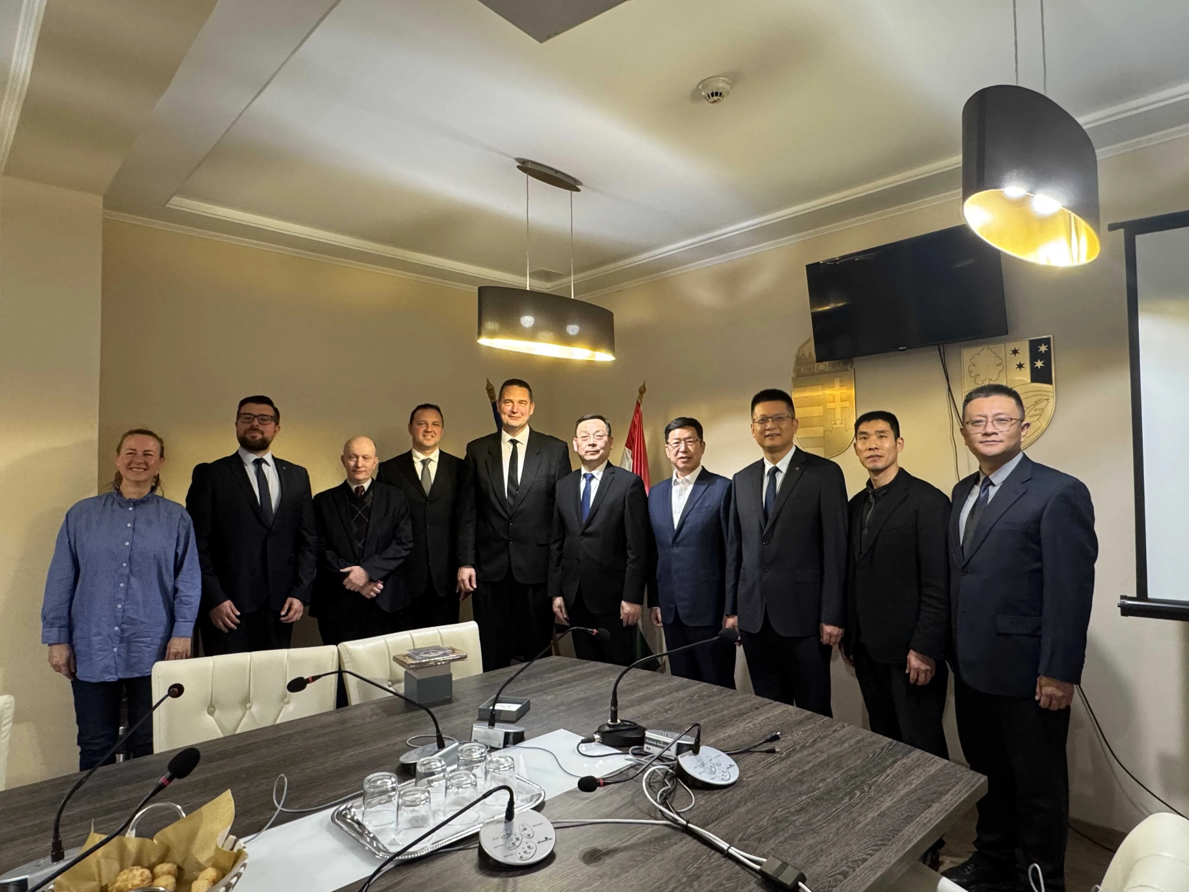 Kajfeng és Gyömrő delegációja